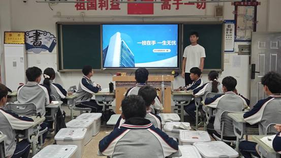 24电商6班班会照片